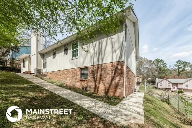 Building Photo - 813 7 Springs Dr