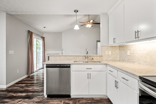 Building Photo - 2099 Yacht Club Rd