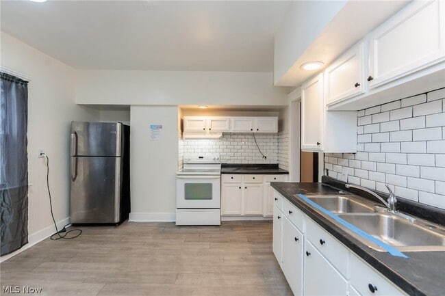 Building Photo - 1794 W 54th St