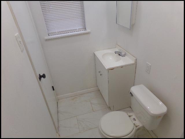 Building Photo - 5803 Chaucer Ln