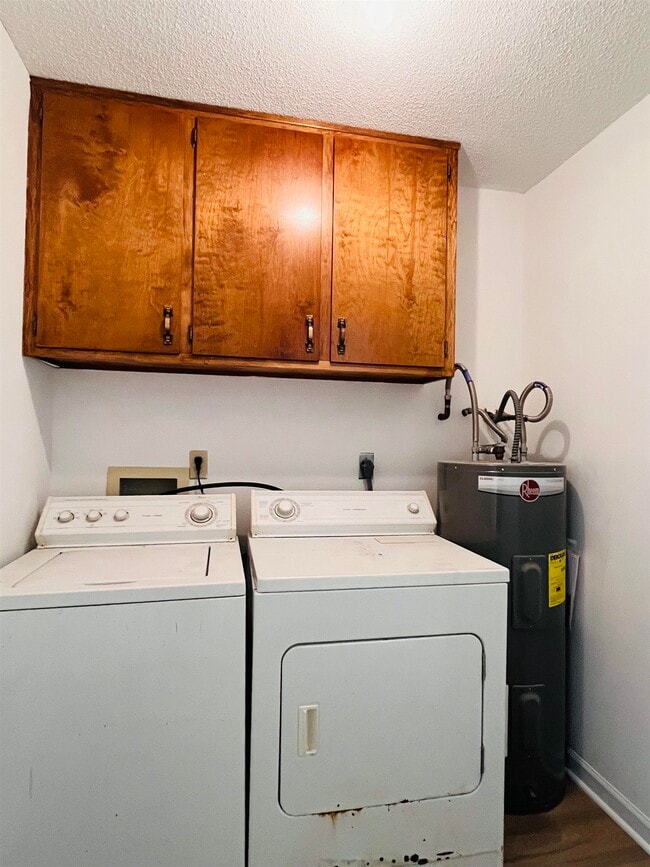 Building Photo - 8789 Louvinia Way