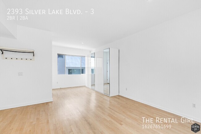 Building Photo - Spacious Silver Lake Townhome | Multi-Leve...