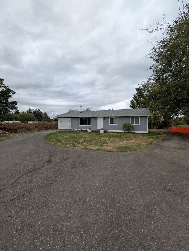 Building Photo - Newly Remodeled 3 Bedroom Home in Port Orc...