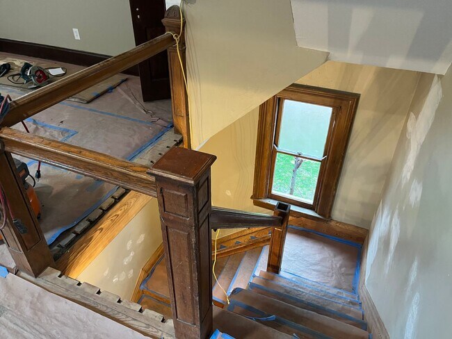 Building Photo - 1927 Scott St