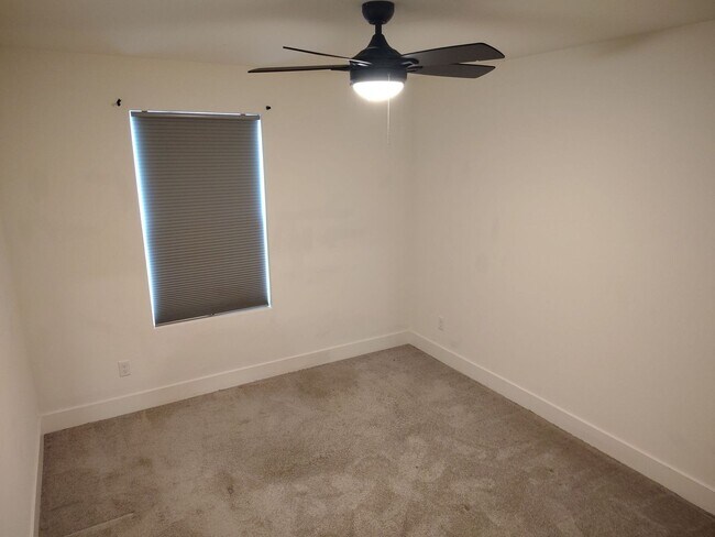 Building Photo - Spacious 5-Bedroom, 4-Bathroom House with Mother-in-Law Suite in SE Bakersfield