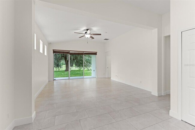 Building Photo - 8838 Abbotsbury Dr