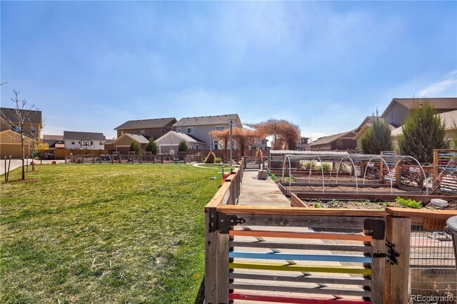 Building Photo - Gorgeous 4-bedroom, 3.5-bath home in Stapleton’s highly sought-after Willow Park East neighborhood!