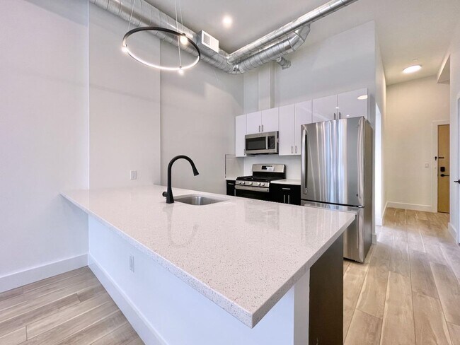 Building Photo - 375 Monmouth St