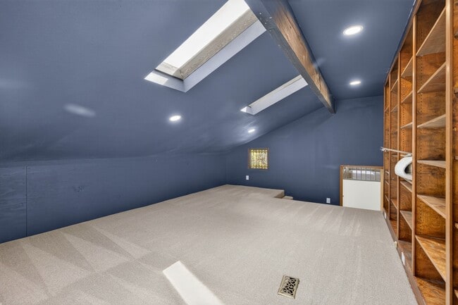 Building Photo - Mid-Century Gem with Hot Tub, Large Deck, and Bonus Rooms in Issaquah – 4 Bed, 3 Bath, 2,940 Sq Ft
