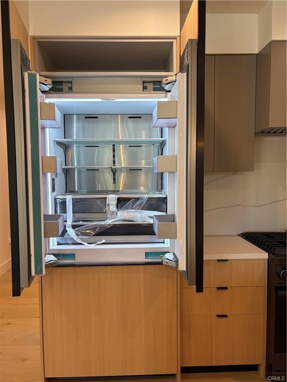 Building Photo - 10352 Riverside Dr