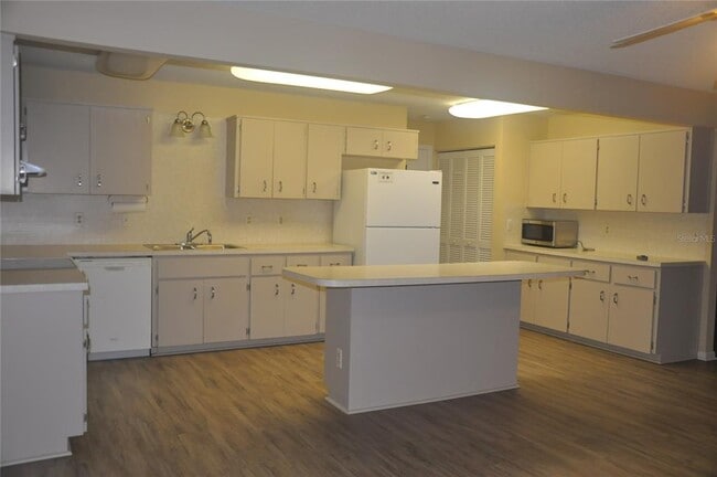 Building Photo - 9157 SW 82nd Terrace