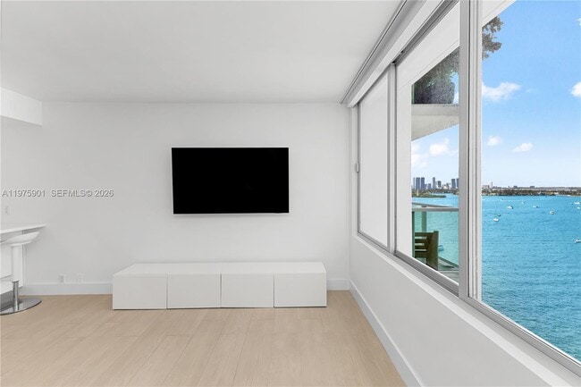 Building Photo - 1000 West Ave