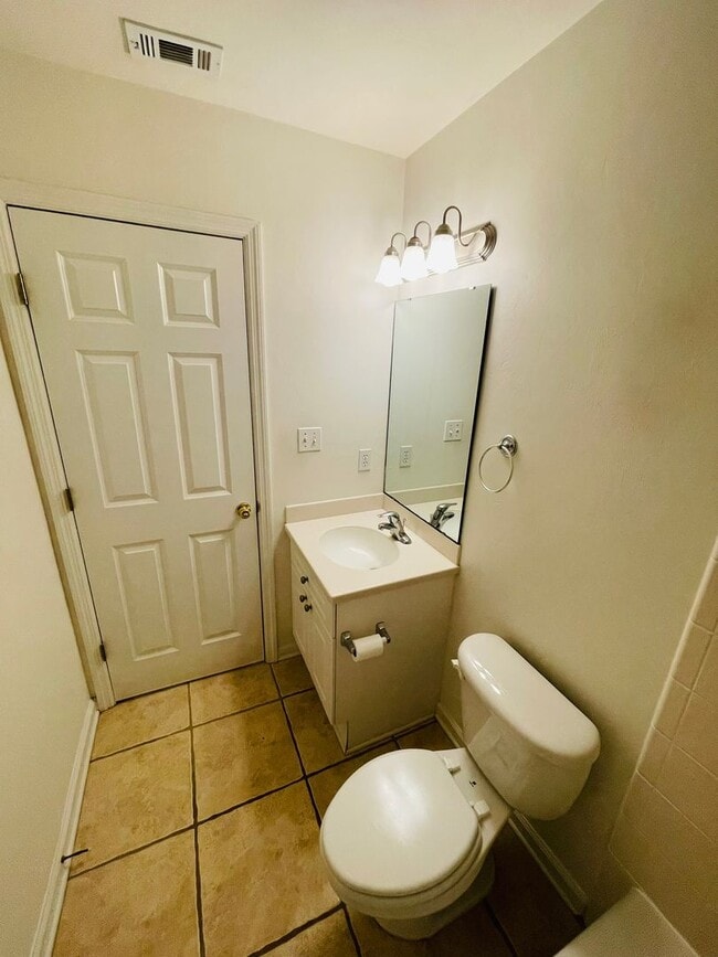 Building Photo - GLEN AT GOLDEN EAGLE