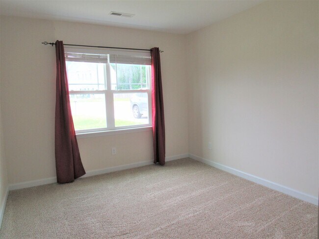 Building Photo - 136 Laredo Dr