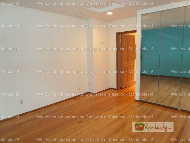 Building Photo - INCREDIBLE VIEWS!! Large 2-Bedroom + Den Duplex with 3-Car Garage in Fantastic Federal Way Neighb...