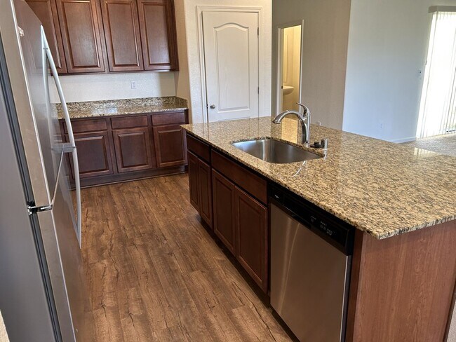 Building Photo - 4 Bedroom Home with His and Hers Closets in Weston Ranch, Gated Community!