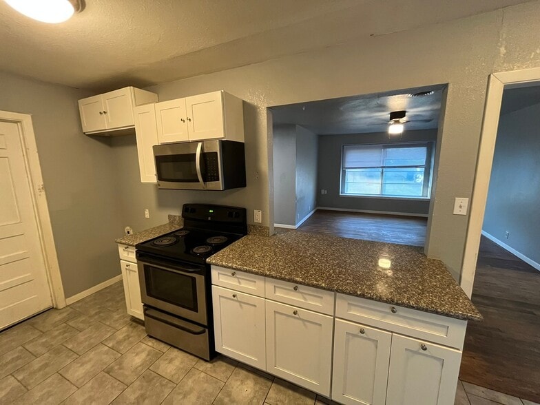 Building Photo - 4534 Waikiki Dr