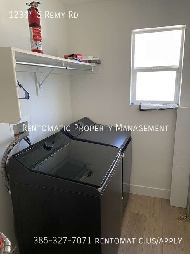 Building Photo - 12364 Remy Rd