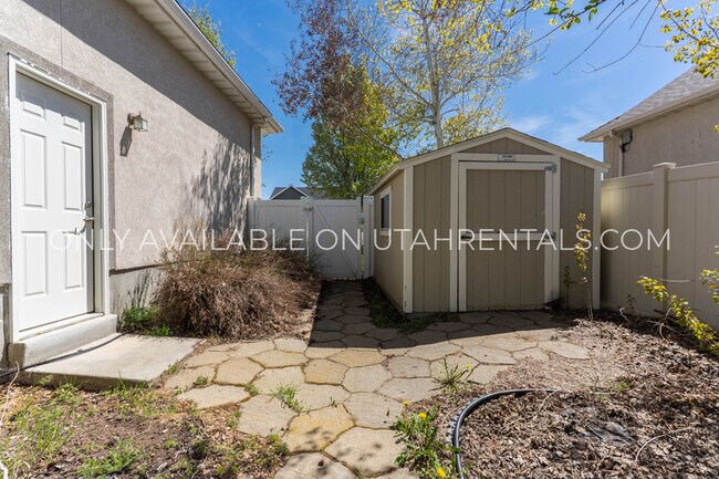 Building Photo - 1138 S 600 W
