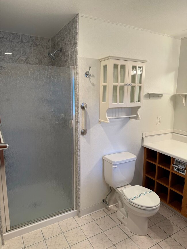 Building Photo - Beautiful 3 Bedroom Ranch Style House with...