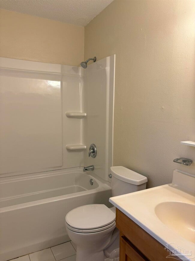 Building Photo - 3255 Maplewood Dr