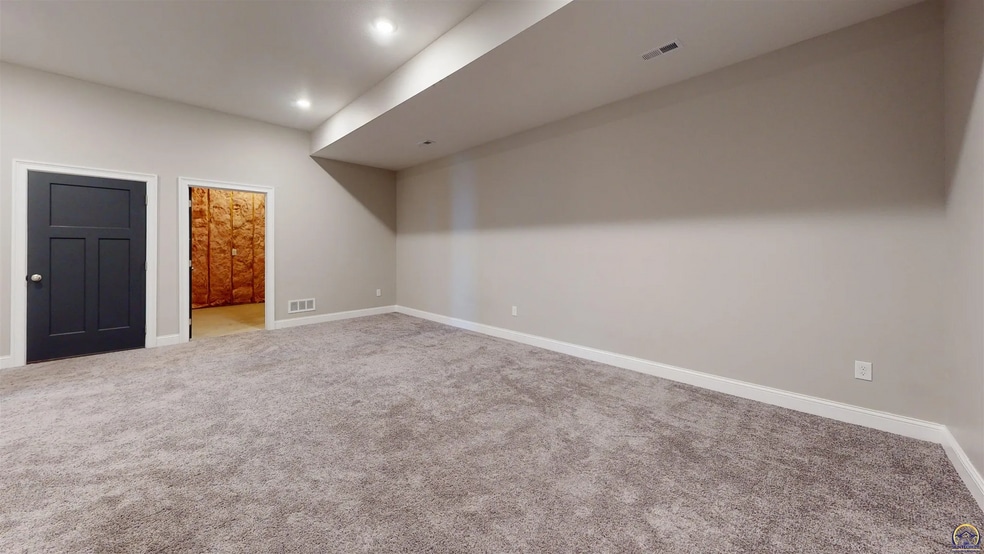 Building Photo - 3755 SW Summerfield Dr