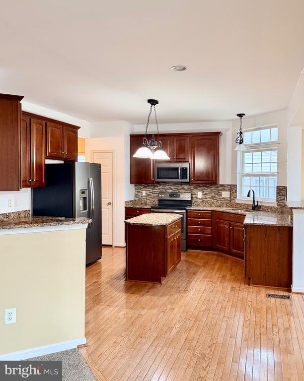 Building Photo - 9330 Birch Cliff Drive