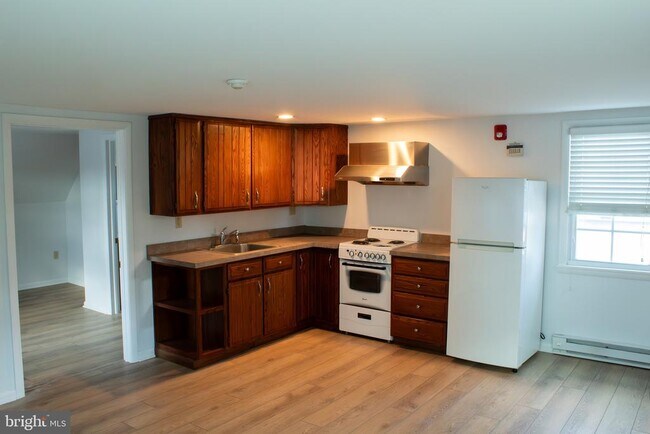 Building Photo - 450 E Butler Ave