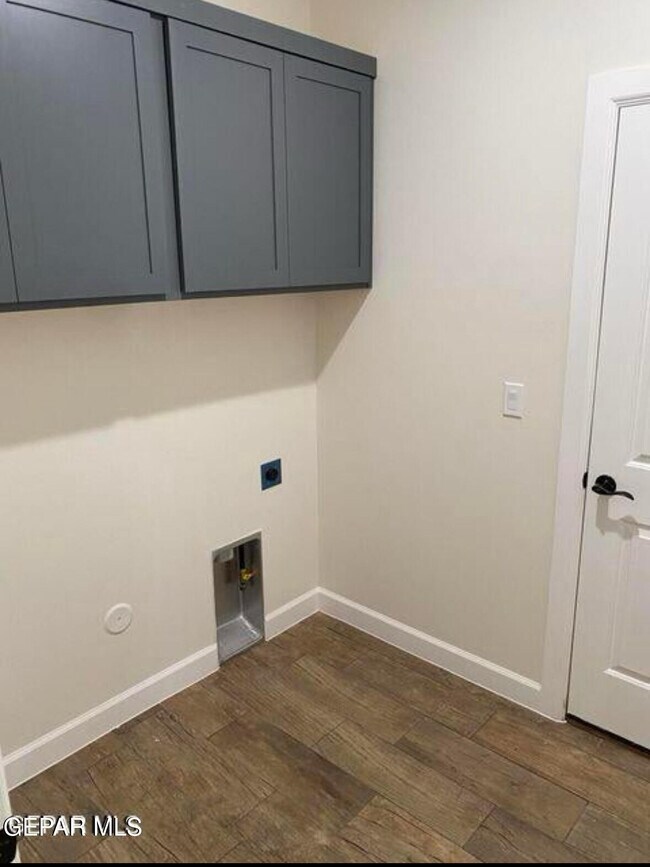 Building Photo - 453 Sun Temple Rd