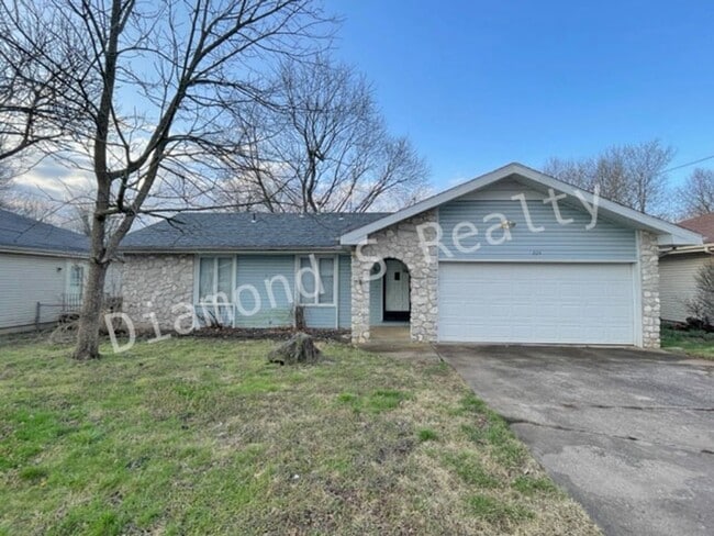 Primary Photo - Charming 3 Bedroom Home Available Early July!