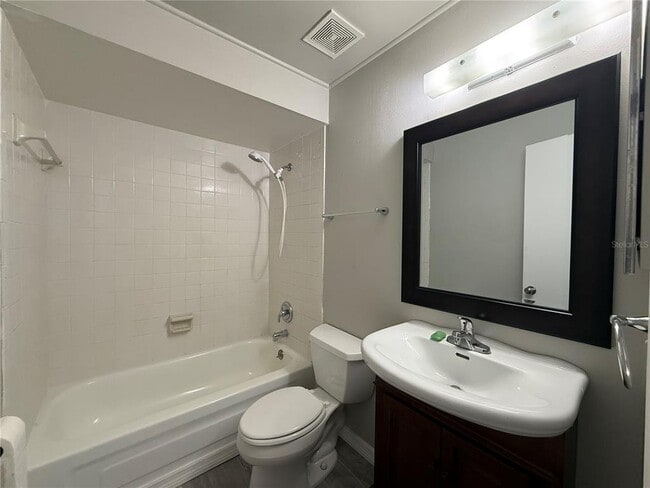 Building Photo - 5006 Parkhill Dr