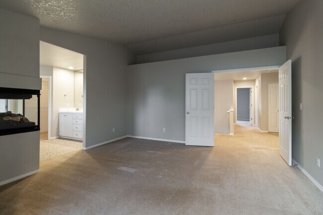 Building Photo - Beautiful 4 bedroom, 2.5 bathroom-Union Hi...