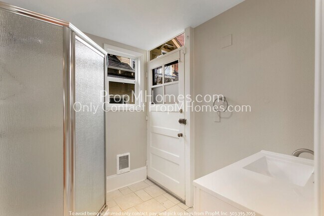 Building Photo - Discover Serenity in King Neighborhood!