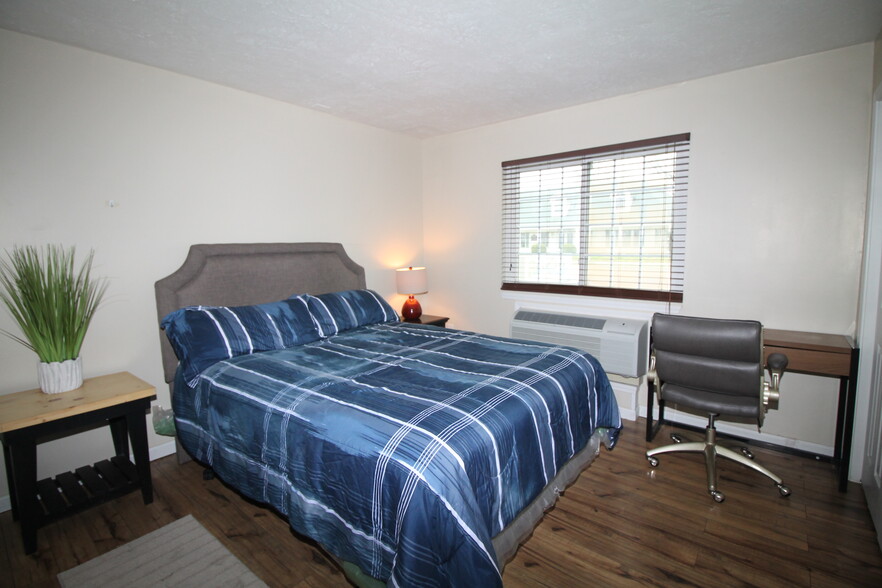 Building Photo - Riverstone Apartments