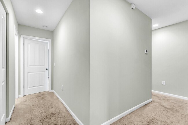 Building Photo - Beautiful Goose Creek Townhome!
