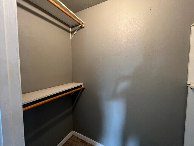 Closet - 219 Atlanta Ave