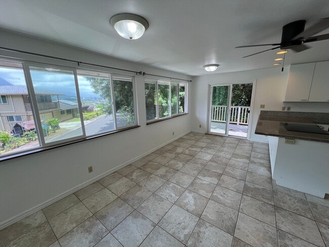Building Photo - Breezy Kaneohe House