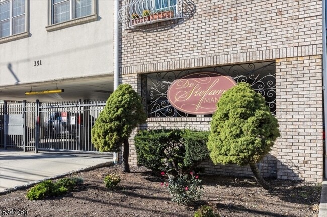 Building Photo - 349-353 S Broad St