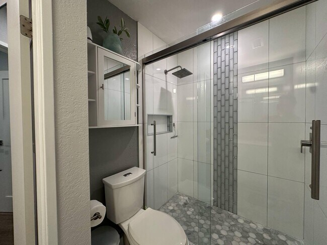 Building Photo - 2801 Los Felices Cir E