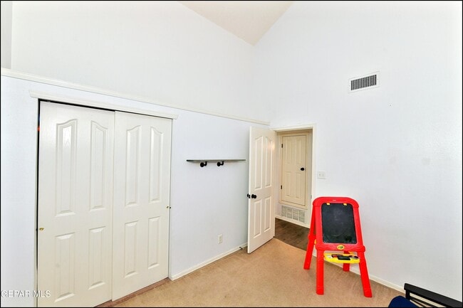 Building Photo - 10937 Northview Dr