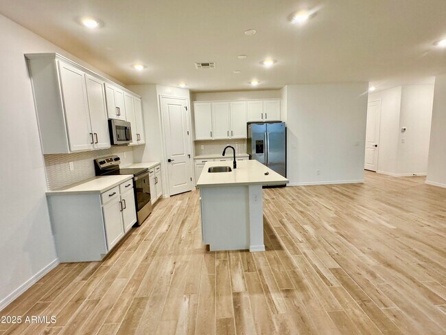 Building Photo - 2336 Homesteaders Rd