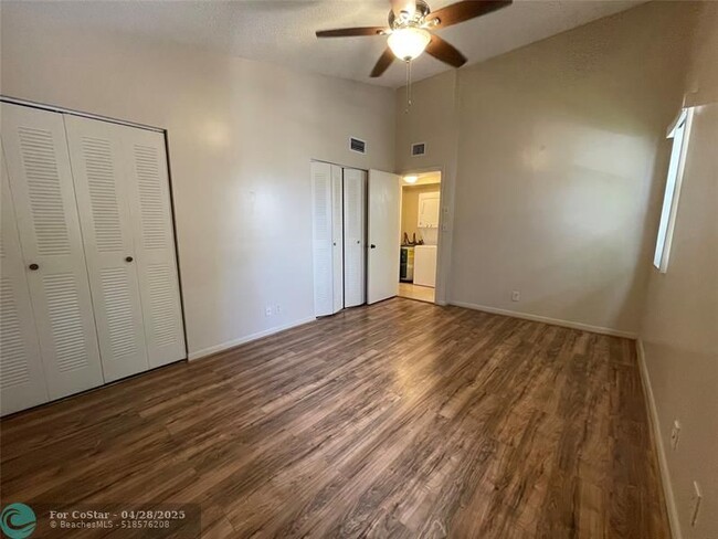 Building Photo - 9898 Nob Hill Ct