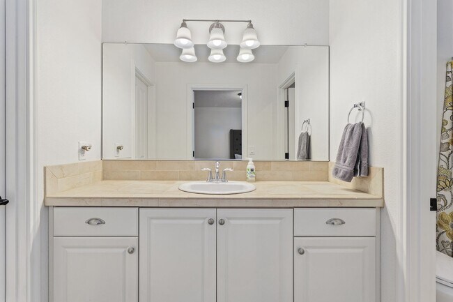 Building Photo - Bethany Beauty! 2 Bed 2.5 Bth + Office Townhome + 2 Car Garage + W/D + Wi-Fi Included
