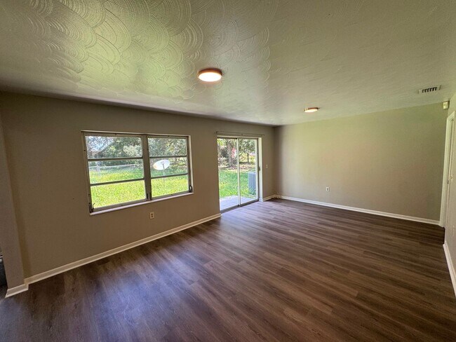 Building Photo - No HOA. Oversized 3/2 Home. NEW PHOTOS COMING SOON