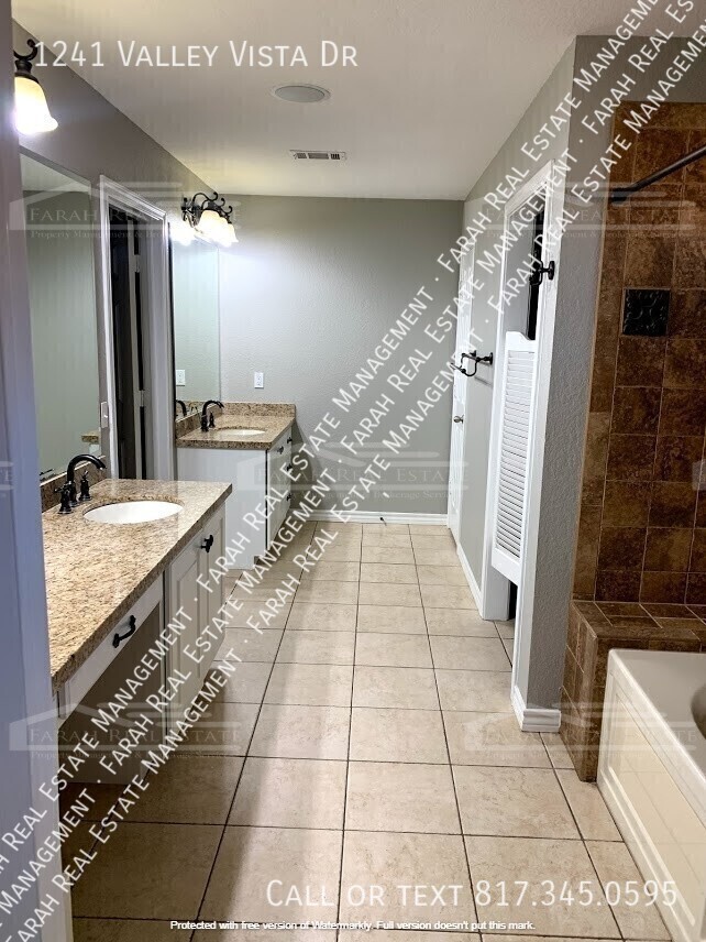 Building Photo - 1241 Valley Vista Dr