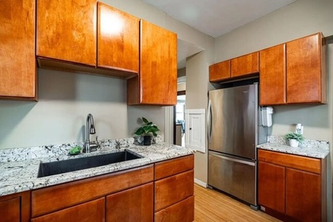 Building Photo - Amazing 5-Bedroom, 2.5 Bathroom Updated Ho...