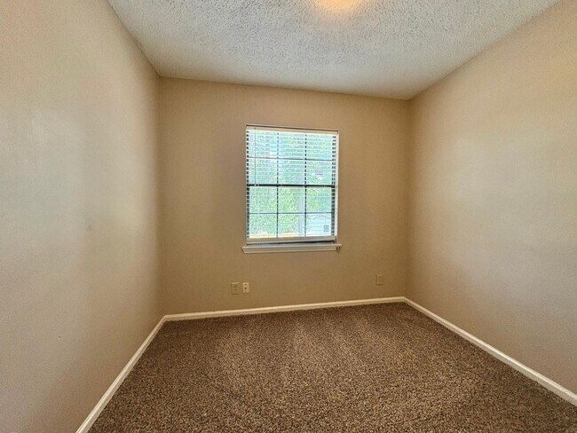 Building Photo - Delmar Dr. 2514/2516