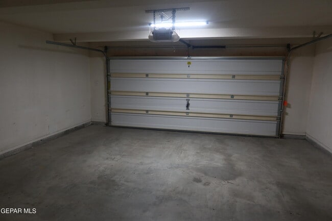 Building Photo - 12520 Twin Leaf Dr