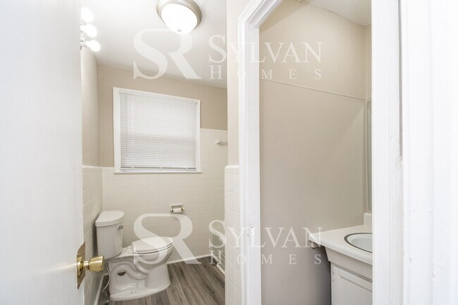 Building Photo - Where Charm Meets Comfort