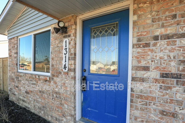 Building Photo - 1314 W Margaret Pl